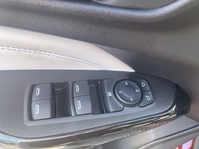 Used 2025 Chevrolet Trax LT FWD image 11