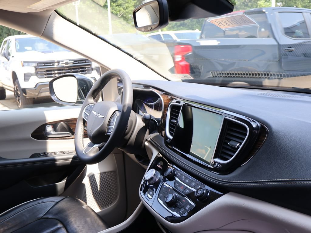Used 2023 Chrysler Pacifica Limited w/ Uconnect Theater Family Group AWD/4WD image 36