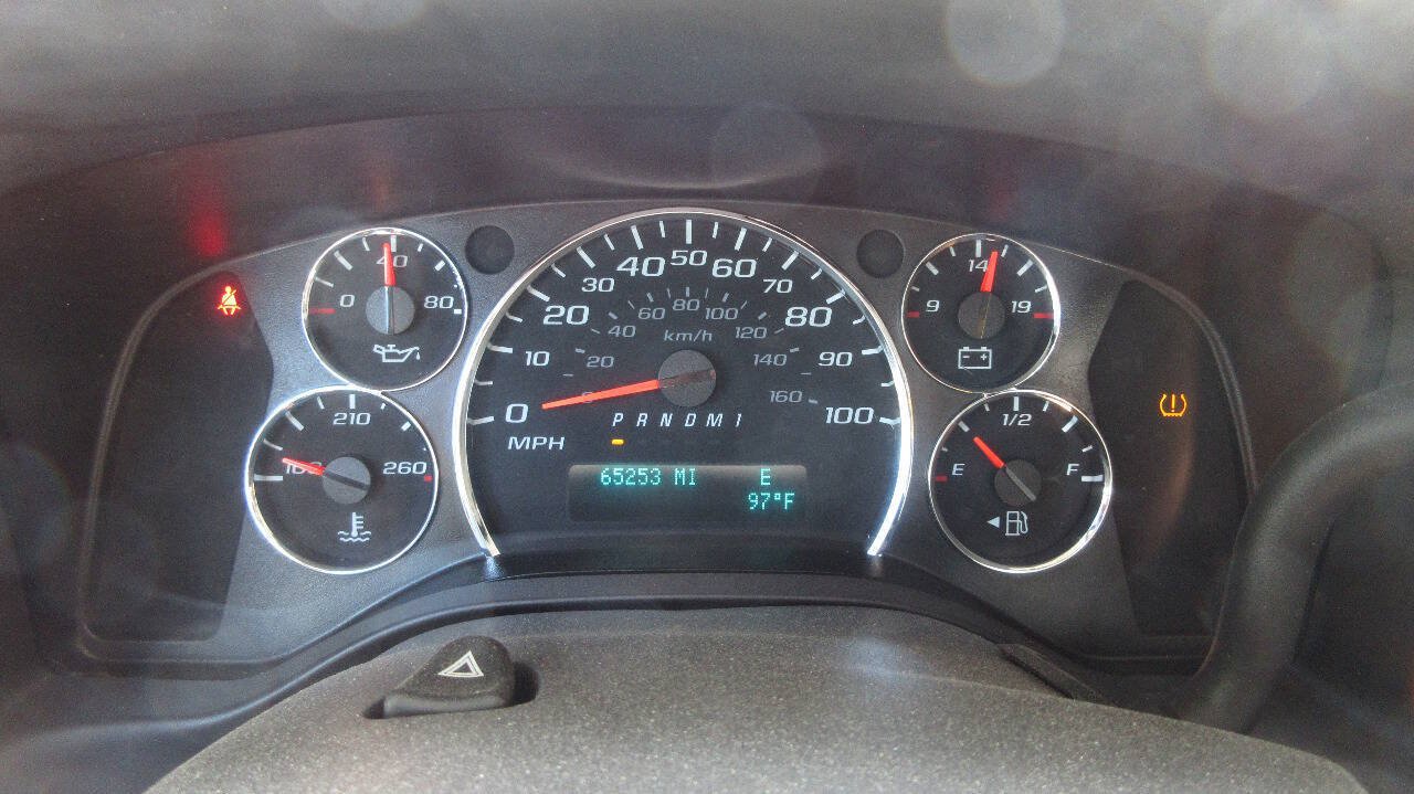 Used 2019 Chevrolet Express 2500 w/ Driver Convenience Package RWD image 17