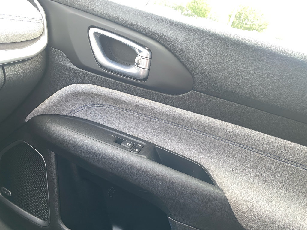 Used 2022 Jeep Compass Latitude w/ Sun and Sound Group FWD image 23