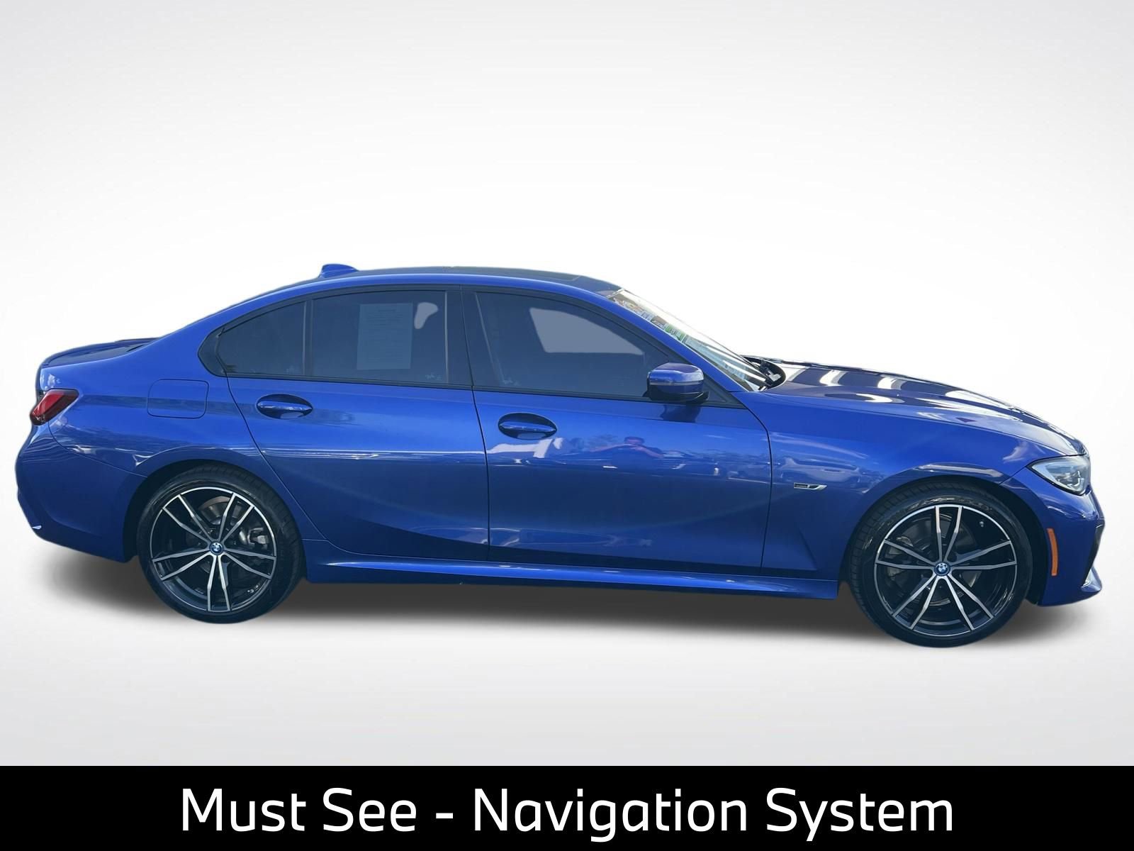 Used 2022 BMW 330e w/ M Sport Package RWD image 12