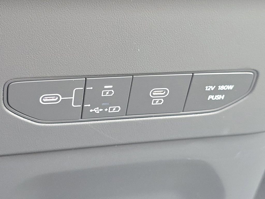Used 2026 Kia EV9 Wind AWD/4WD image 32