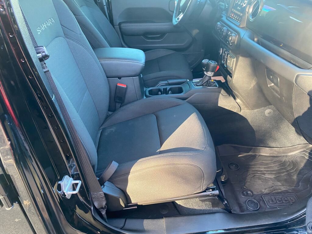 Used 2022 Jeep Wrangler Unlimited Sahara w/ Cold Weather Group image 21