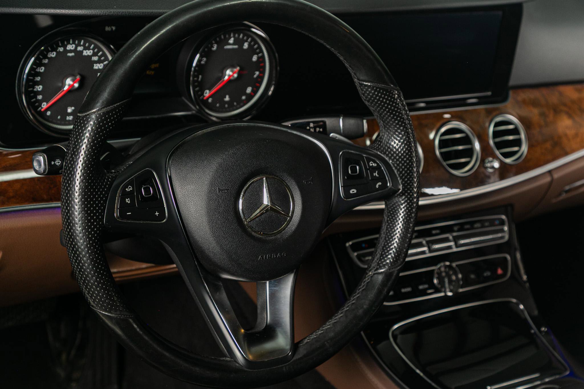 Used 2017 Mercedes-Benz E 300 4MATIC image 36