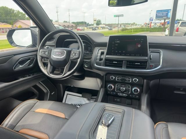 Used 2023 GMC Yukon AT4 w/ Technology Package AWD/4WD image 17