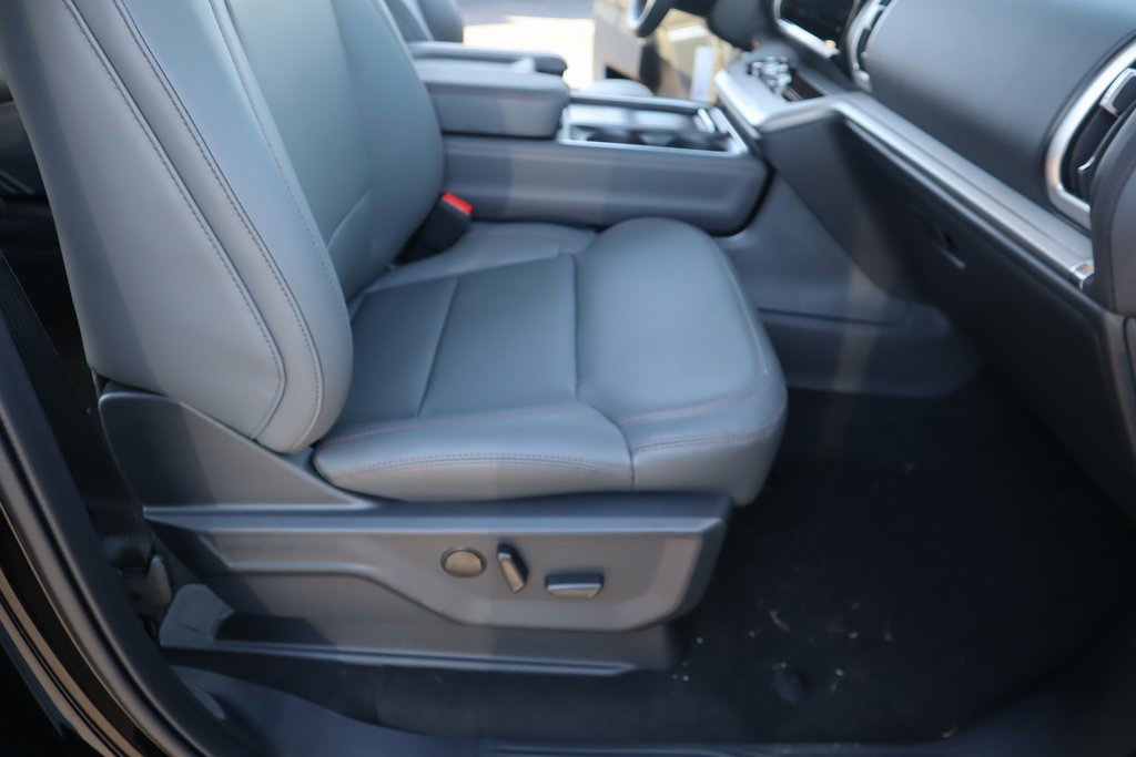 New 2025 Ford Expedition Active image 14