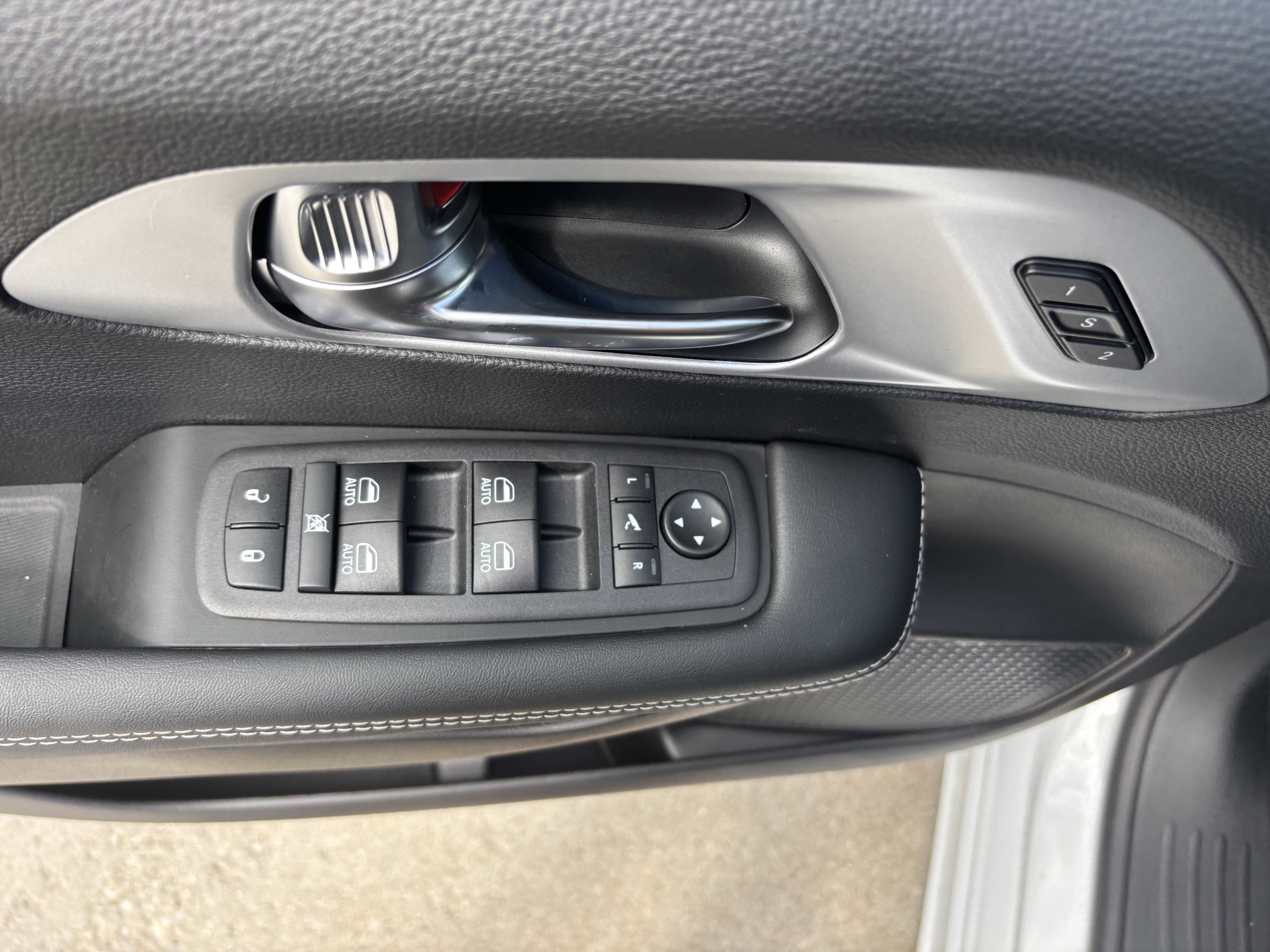 New 2026 Chrysler Pacifica Limited w/ S Appearance Package image 11