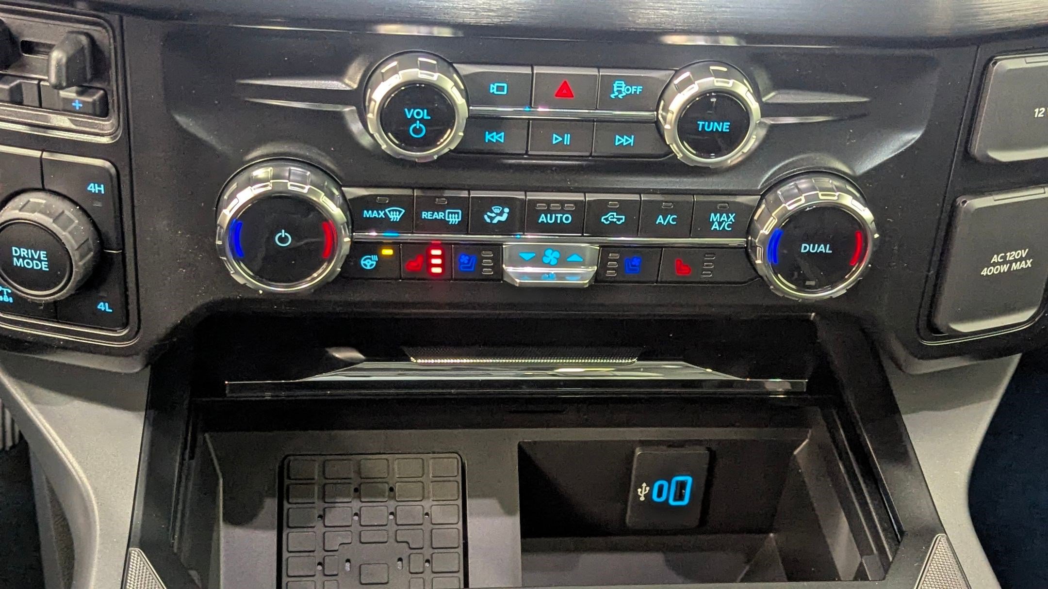 New 2026 Ford F250 Lariat w/ Chrome Package image 25