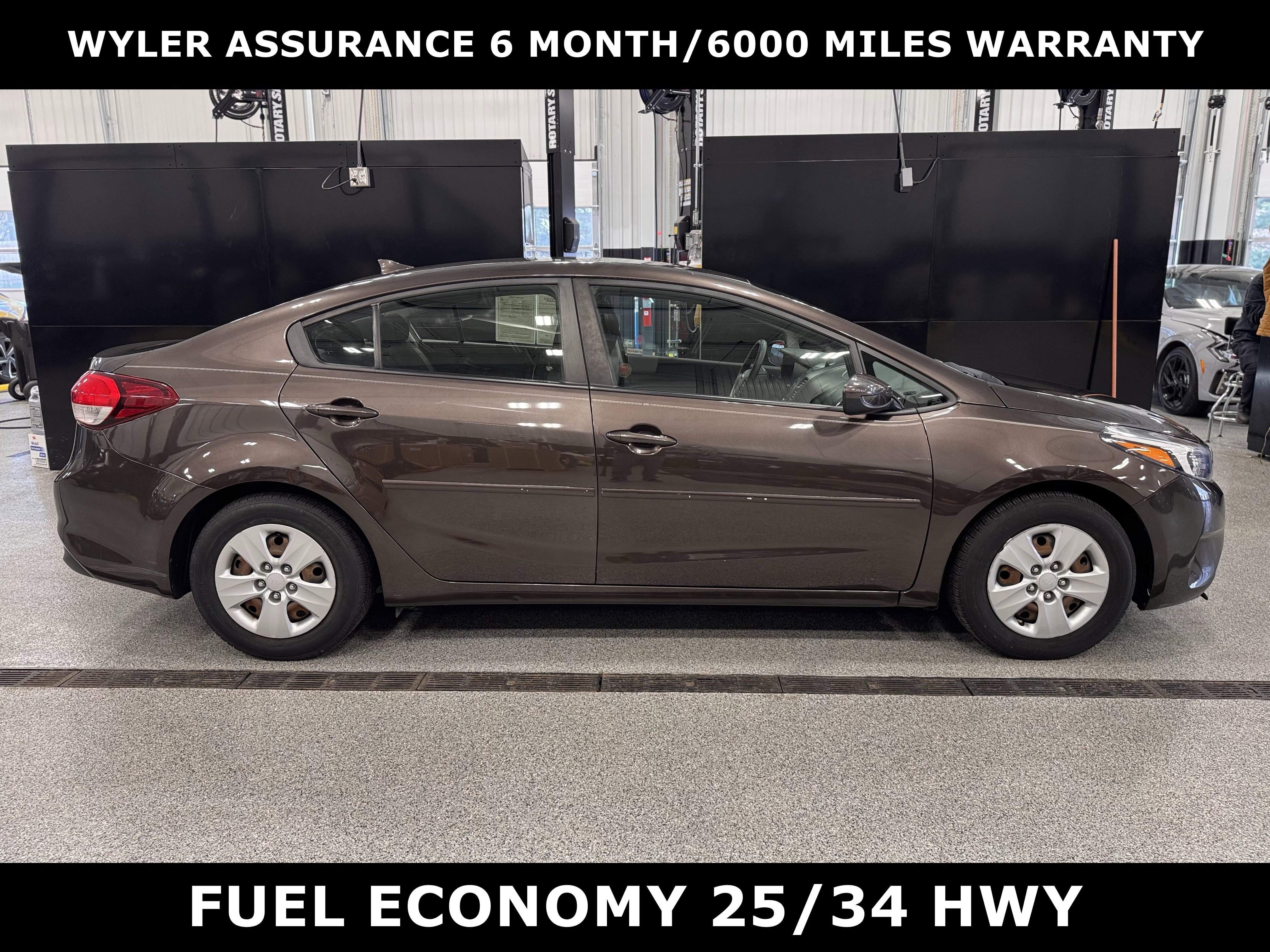 Used 2018 Kia Forte LX image 2