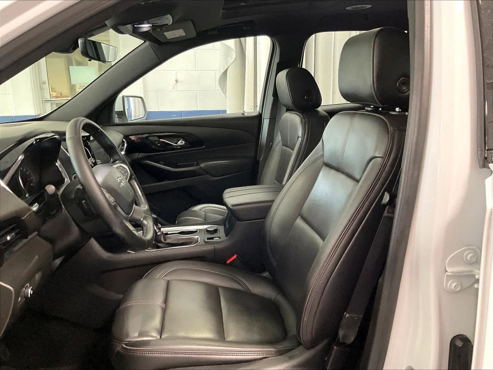 Used 2023 Chevrolet Traverse RS AWD/4WD image 10