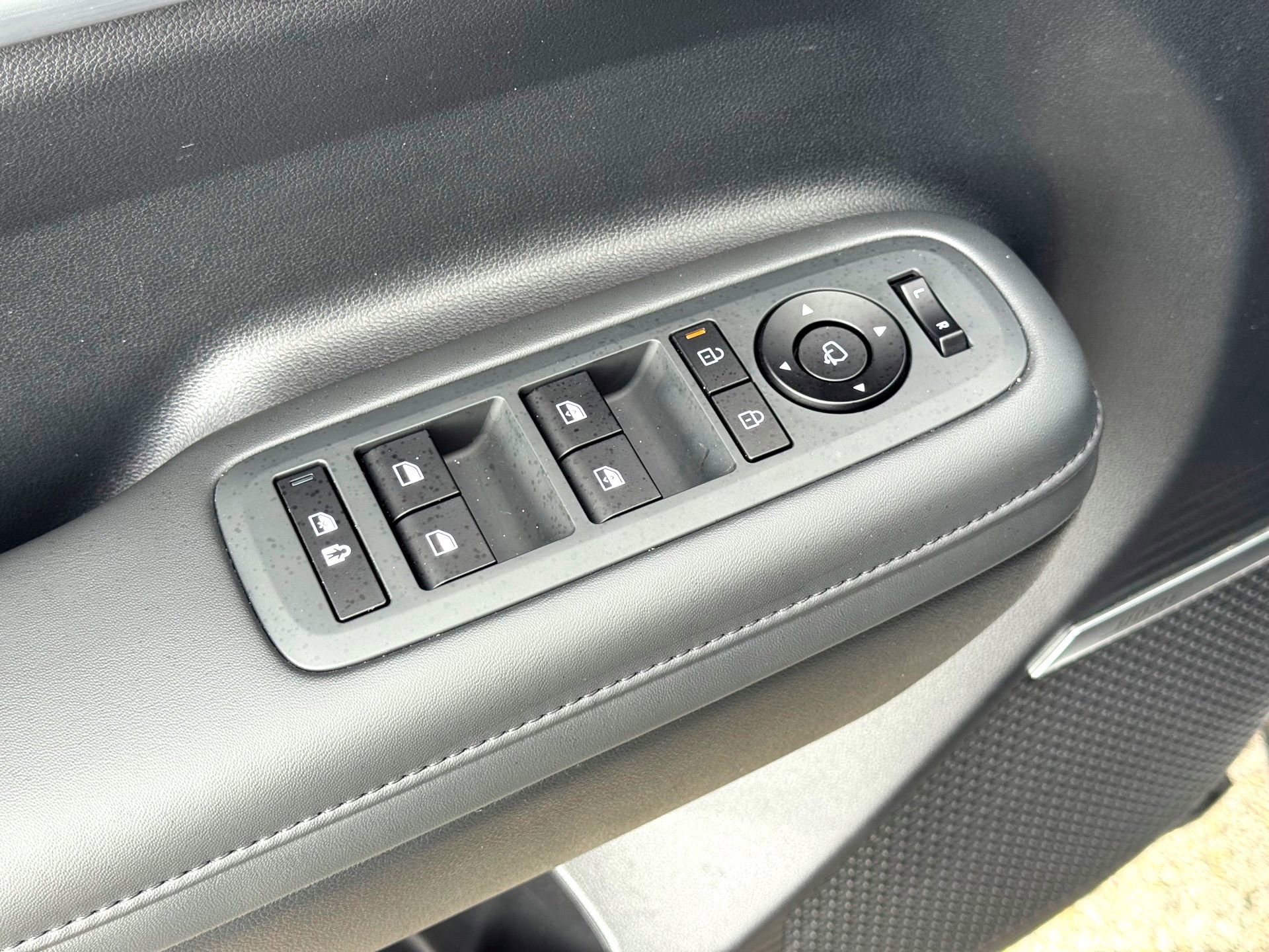 Used 2025 Hyundai Santa Fe Limited image 17