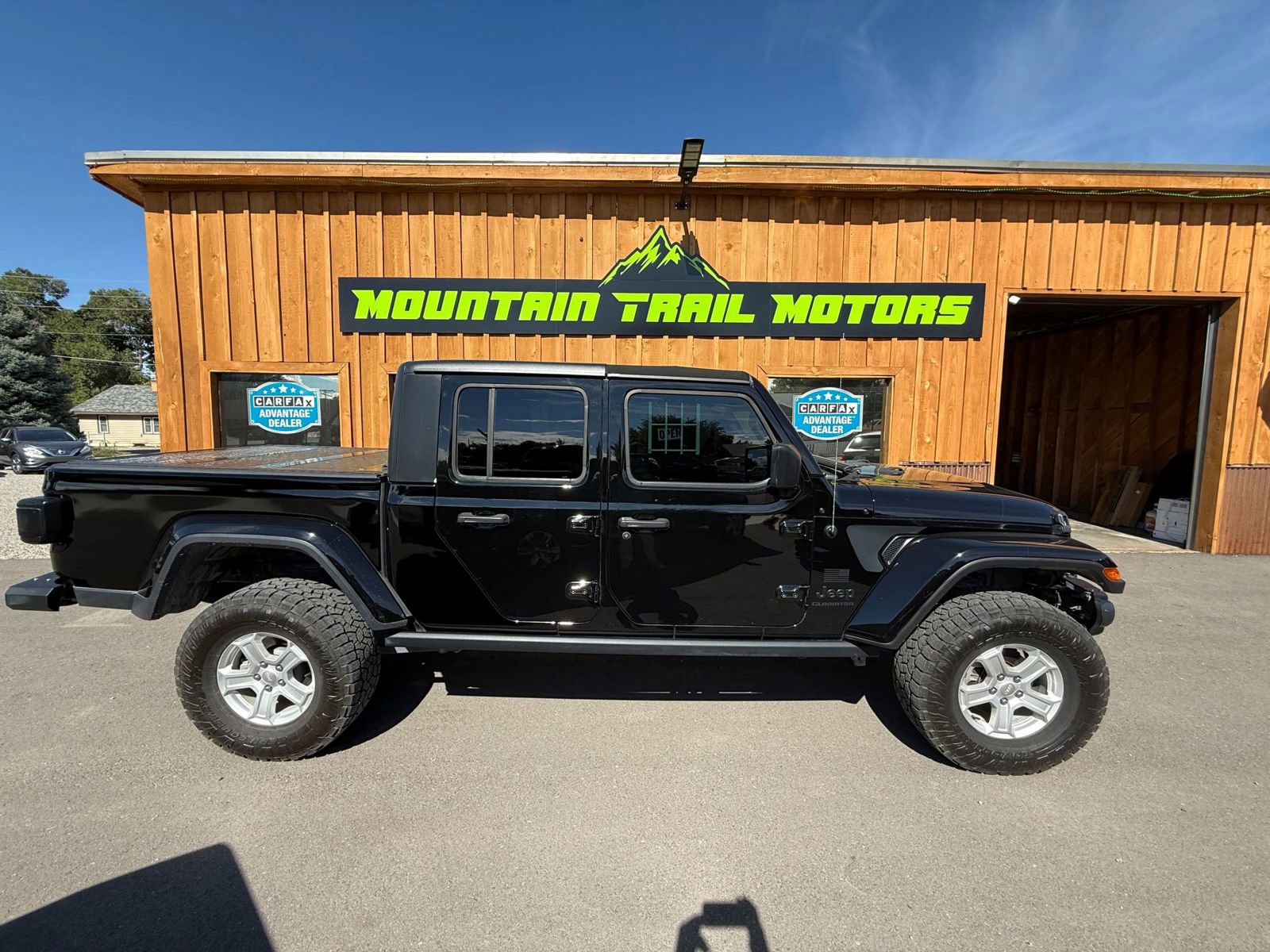 Used 2023 Jeep Gladiator Sport image 1