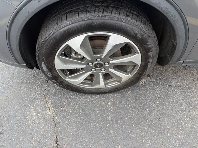 Certified 2025 Ford Escape Platinum AWD/4WD image 11