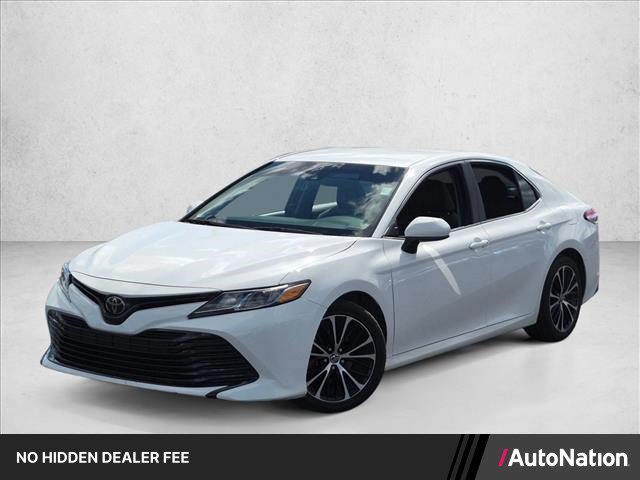 Used 2018 Toyota Camry FWD image 1