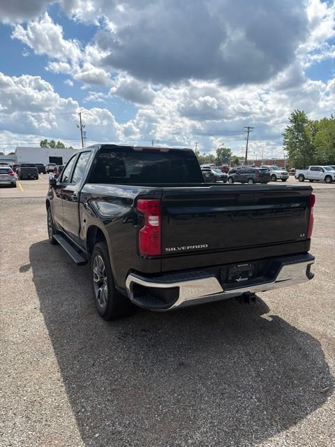Used 2022 Chevrolet Silverado 1500 LT AWD/4WD image 4