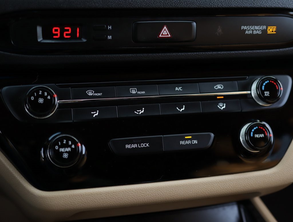 Used 2018 Kia Sedona LX w/ LX Essentials Premium Package image 14