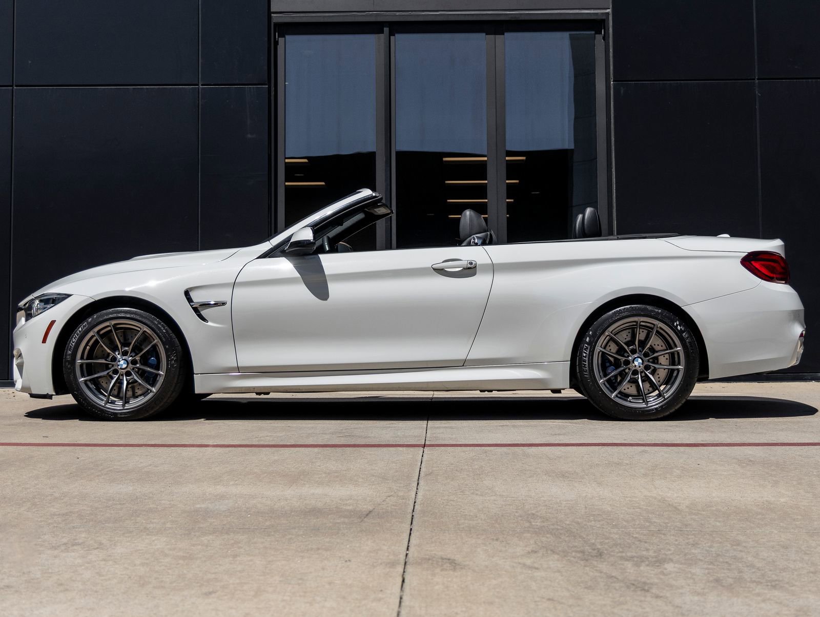 Used 2020 BMW M4 Convertible image 10