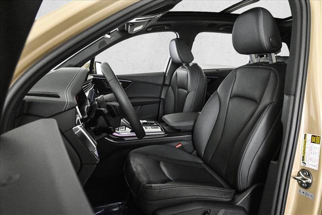 Certified 2025 Audi Q7 2.0T Premium Plus image 17