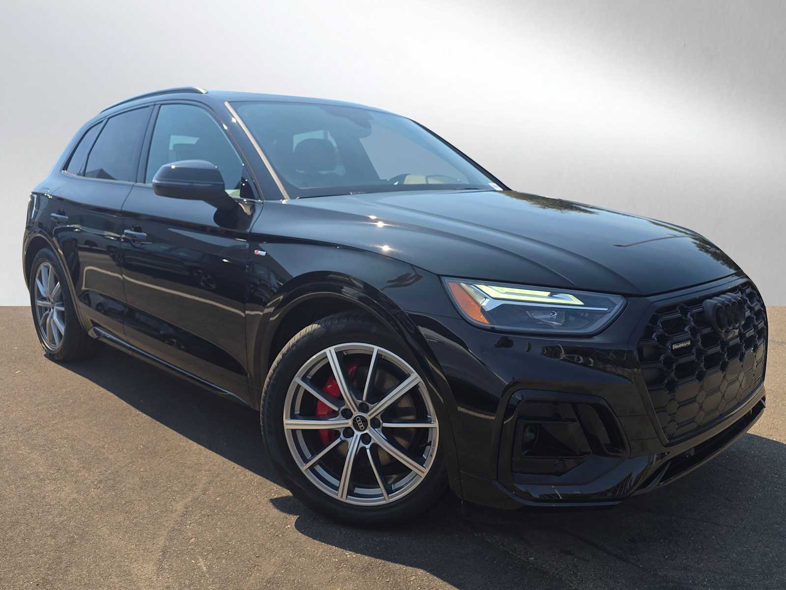 New 2025 Audi Q5 e Premium Plus image 1