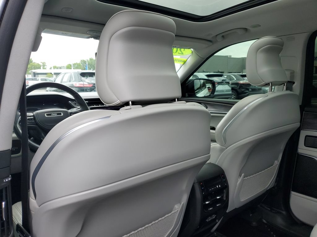 Used 2021 Jeep Grand Cherokee L Overland w/ Luxury Tech Group IV AWD/4WD image 33