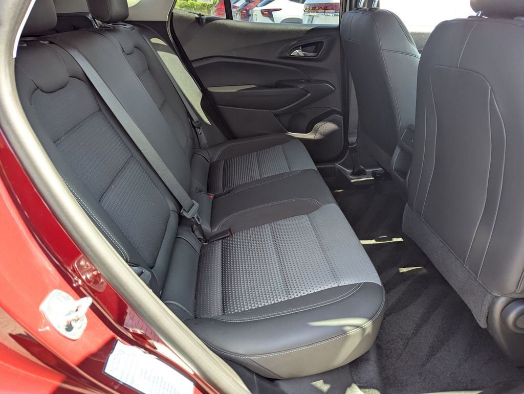 Used 2025 Chevrolet Trax LT w/ LT Convenience Package FWD image 28