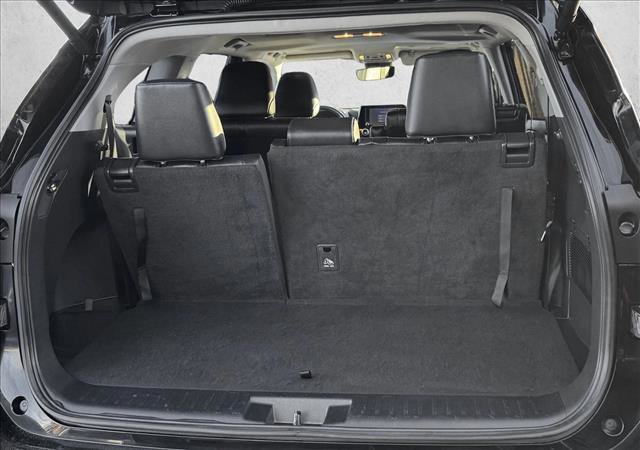 Used 2024 Toyota Highlander XLE image 8