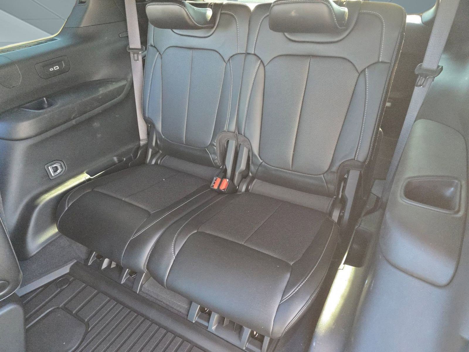 Used 2025 Jeep Grand Cherokee L Limited w/ Luxury Tech Group II image 27