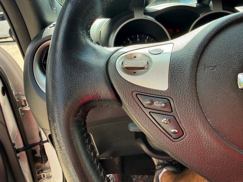 Used 2015 Nissan Juke SV FWD image 40