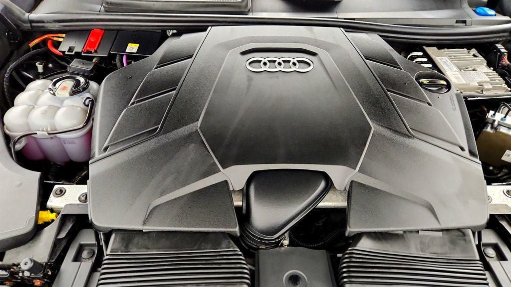 Used 2019 Audi Q8 Premium Plus w/ Premium Plus AWD/4WD image 28