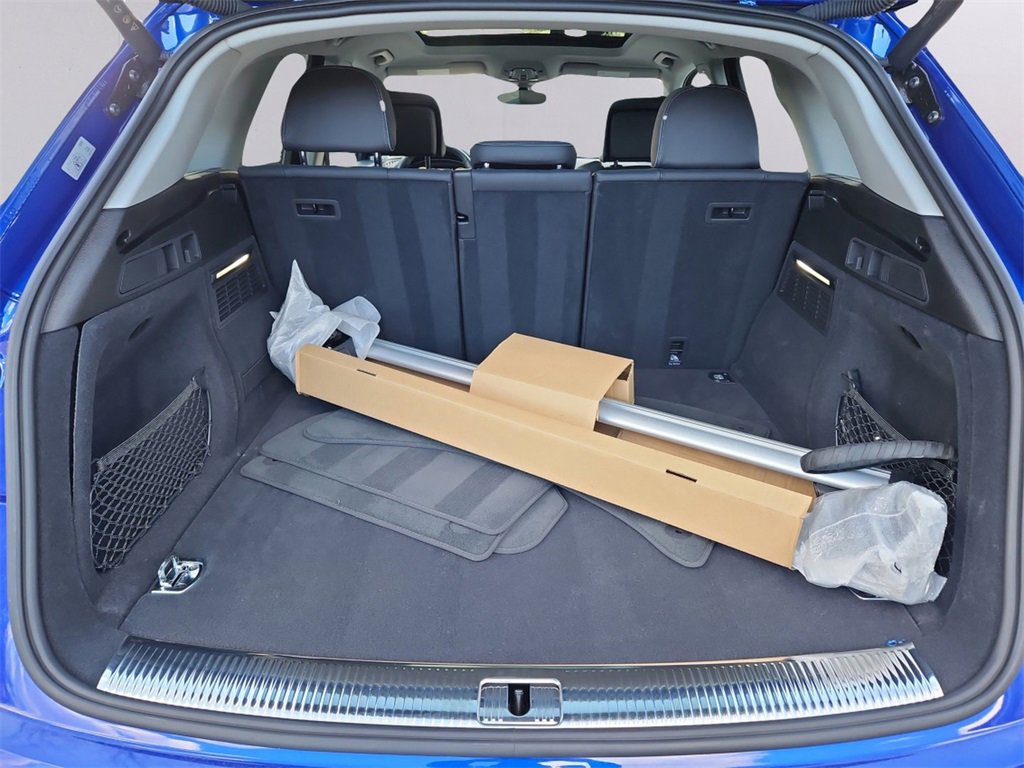 Used 2024 Audi Q5 e Premium w/ Convenience Package image 36