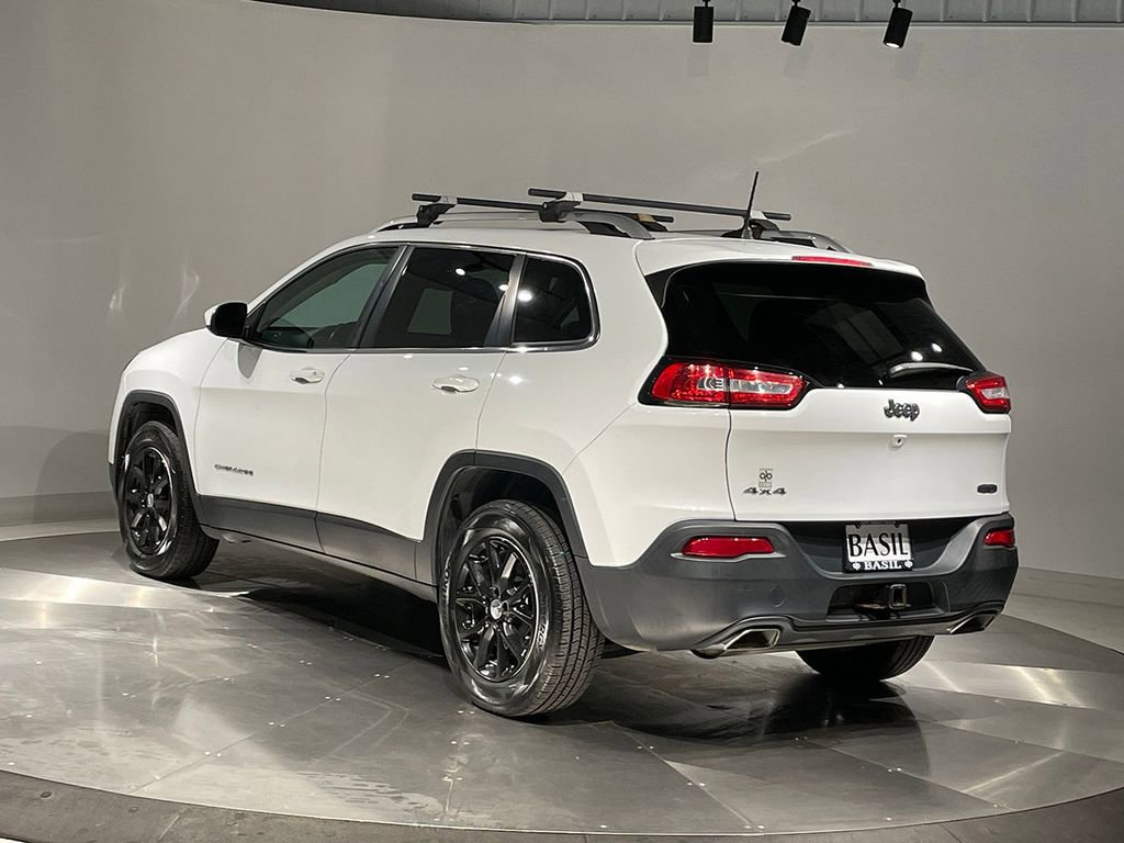 Used 2017 Jeep Cherokee Latitude w/ Cold Weather Group AWD/4WD image 13