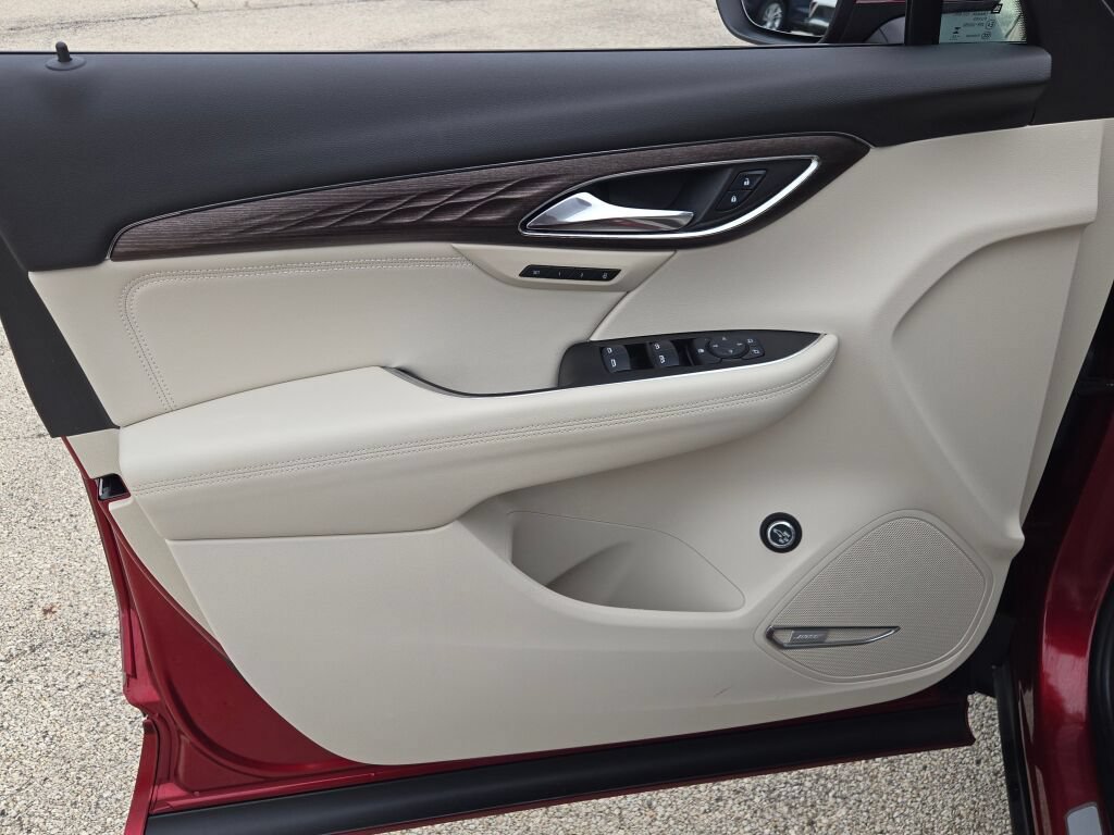 Used 2023 Buick Envision Avenir AWD/4WD image 18
