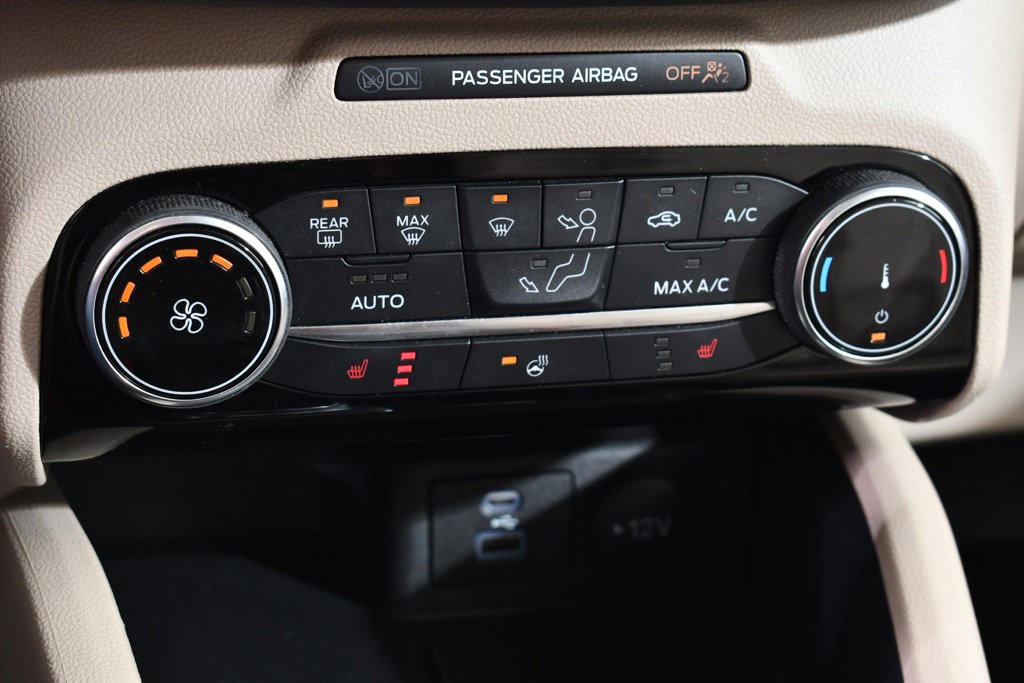 Used 2022 Ford Escape SE w/ Cold Weather Package image 30