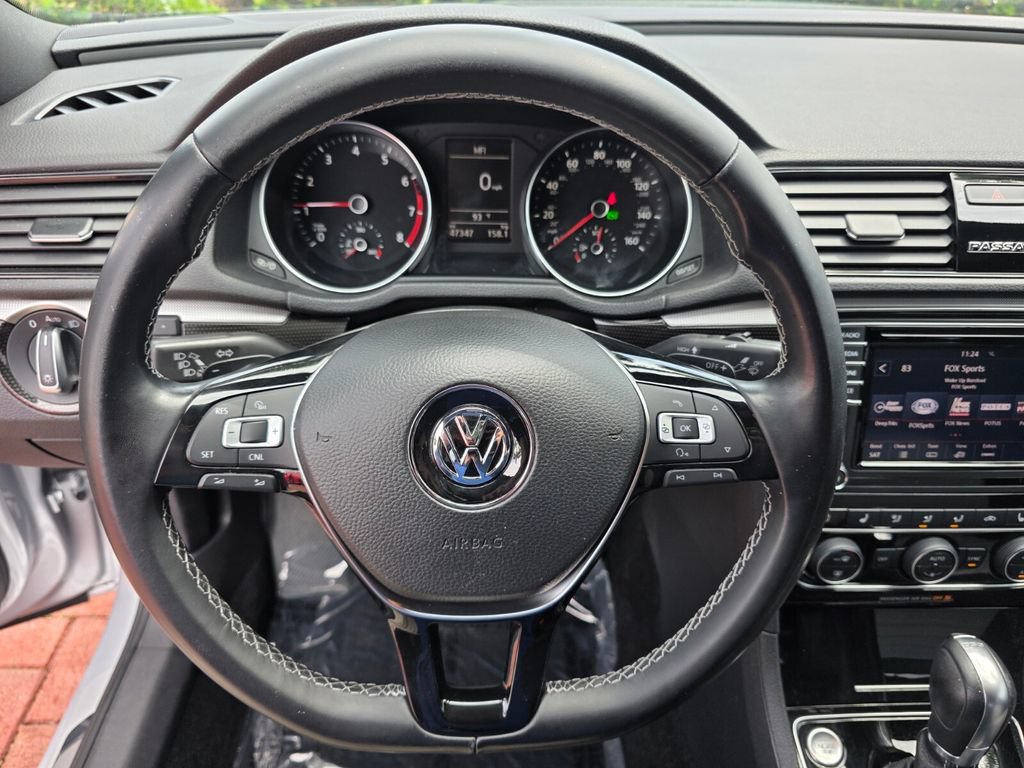 Used 2018 Volkswagen Passat 3.6 FWD image 19