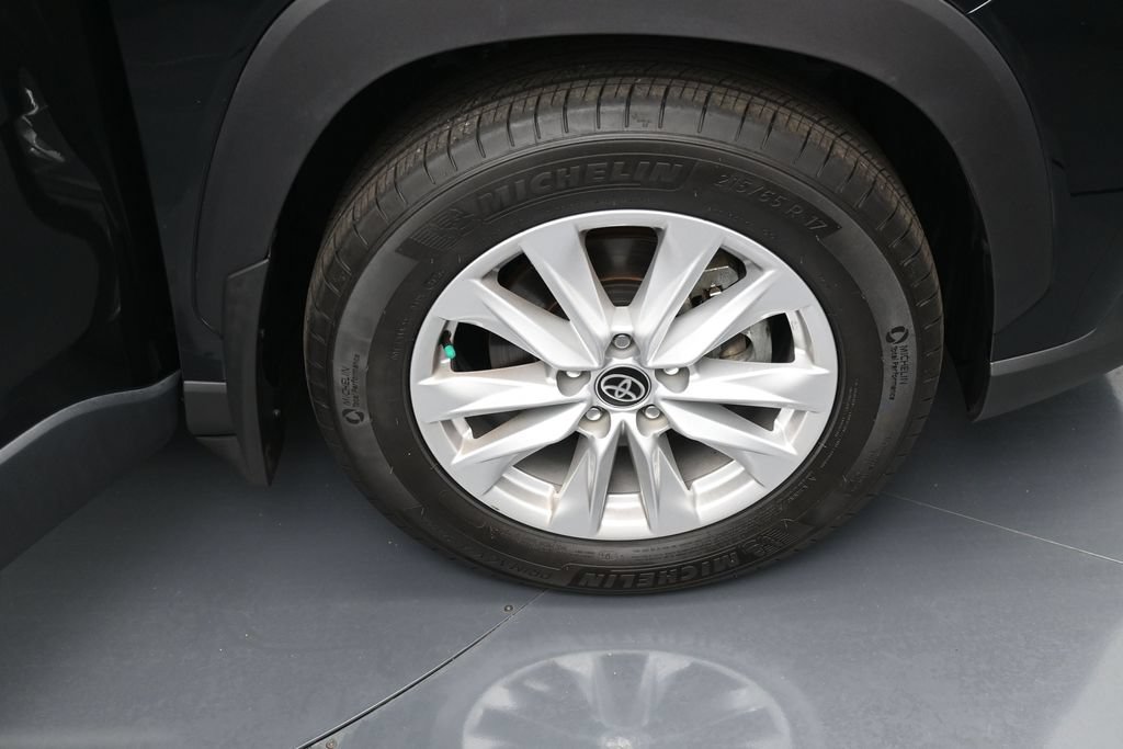 Used 2025 Toyota Corolla Cross LE FWD image 34