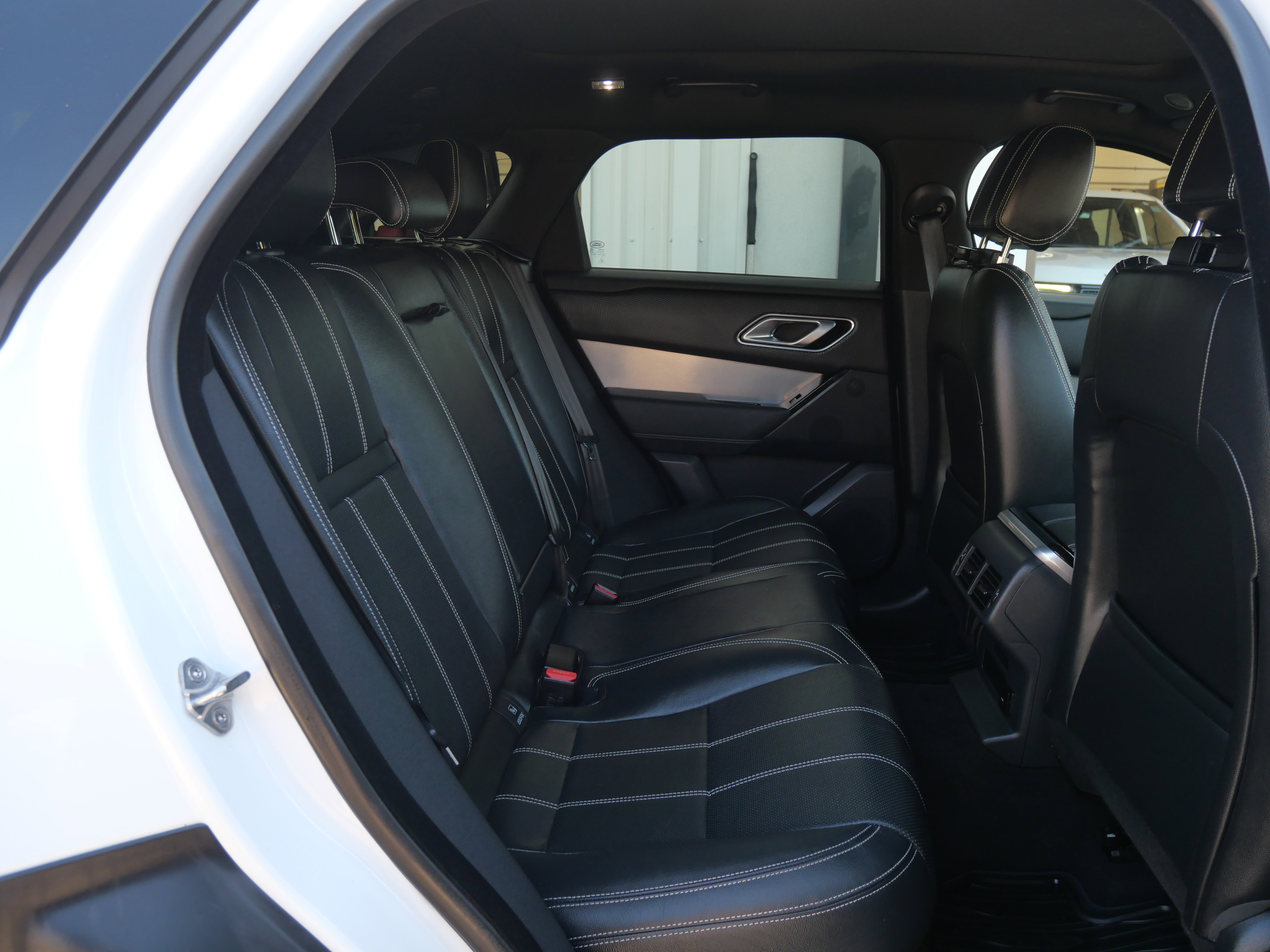 Used 2022 Land Rover Range Rover Velar R-Dynamic S image 12