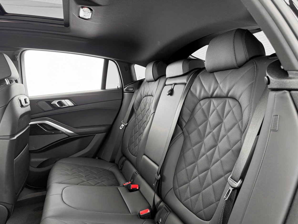 Used 2026 BMW X6 xDrive40i w/ Climate Comfort Package image 24