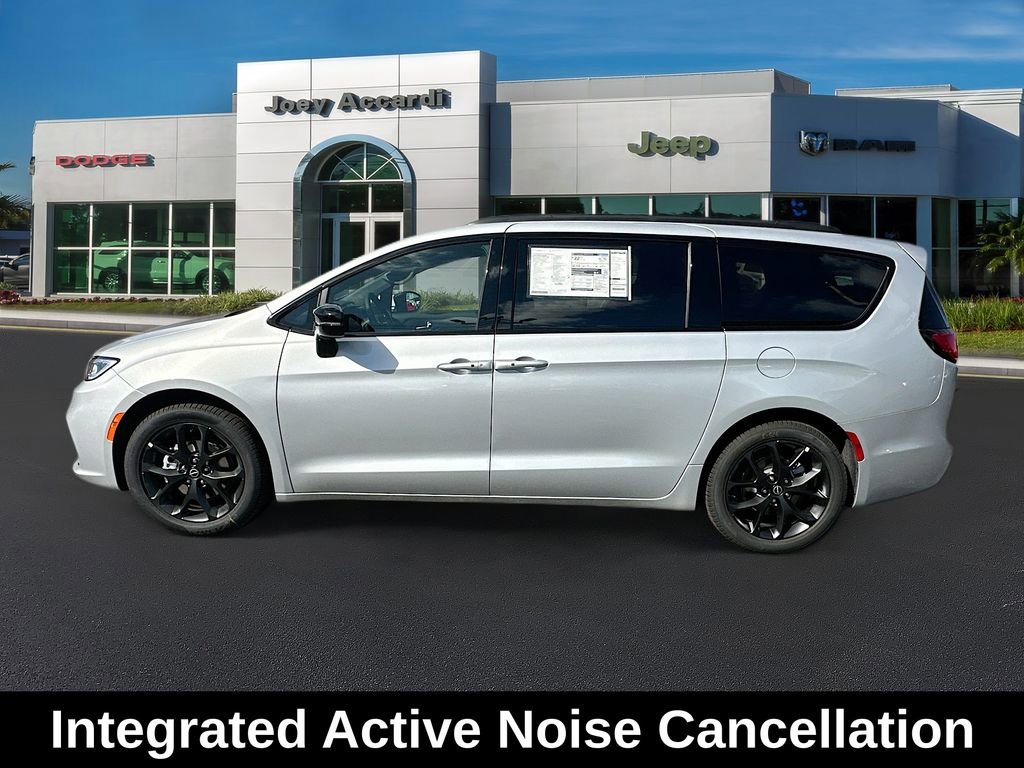 New 2026 Chrysler Pacifica Select image 5