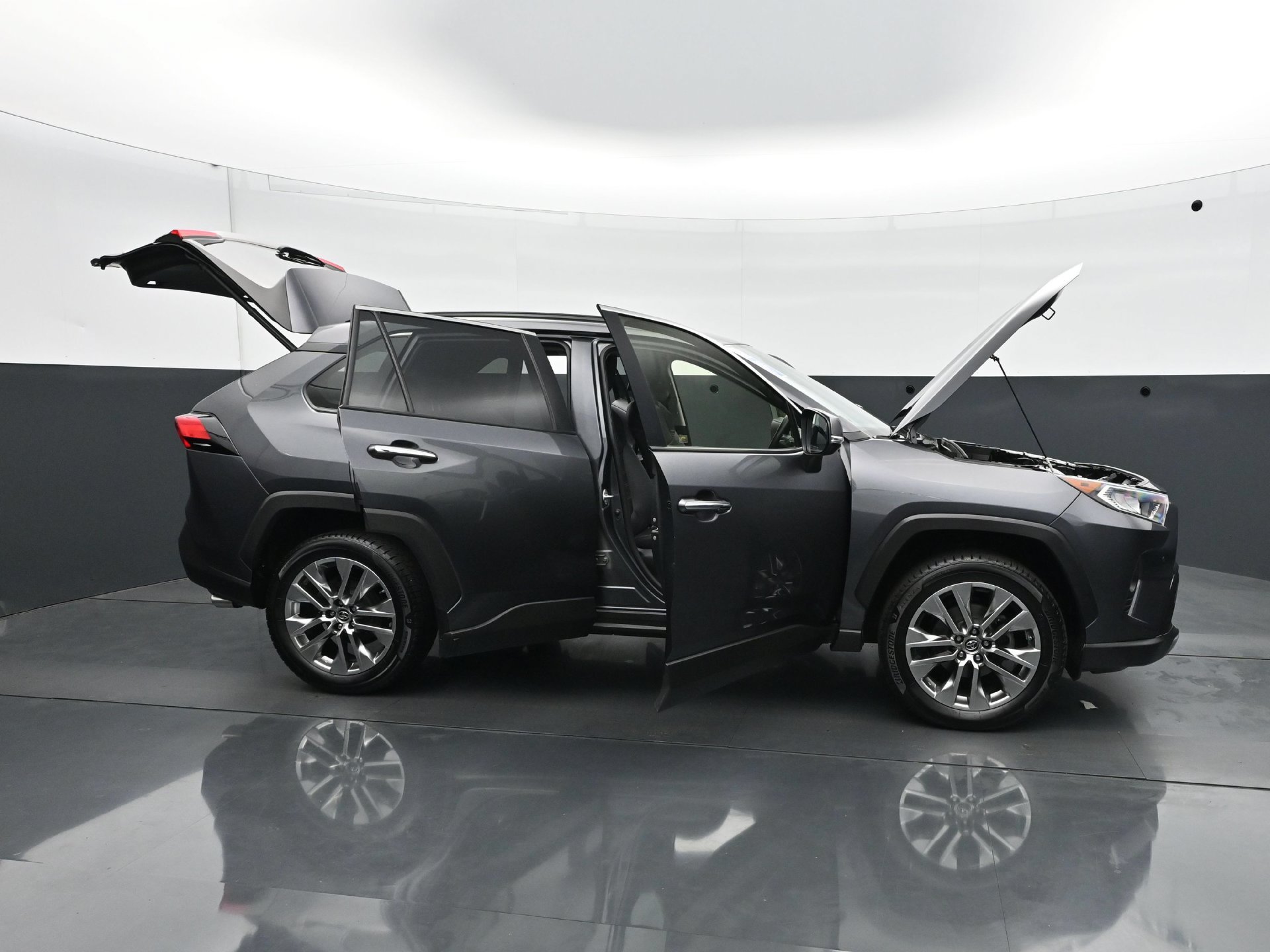 Used 2019 Toyota RAV4 Limited w/ Cold Weather Package AWD/4WD image 35