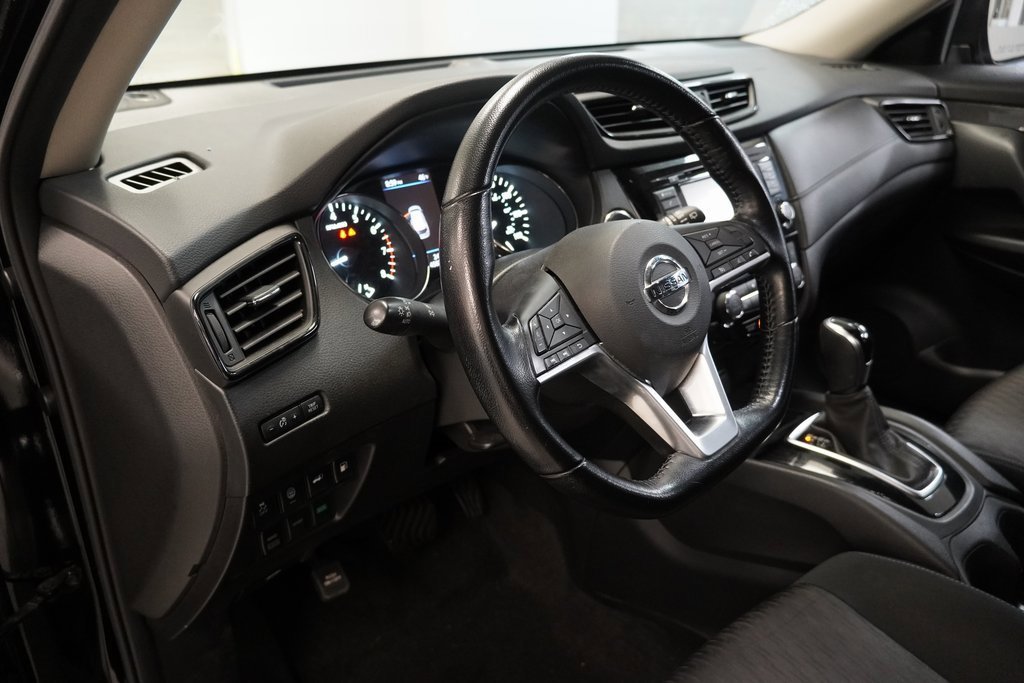 Used 2020 Nissan Rogue SV image 7