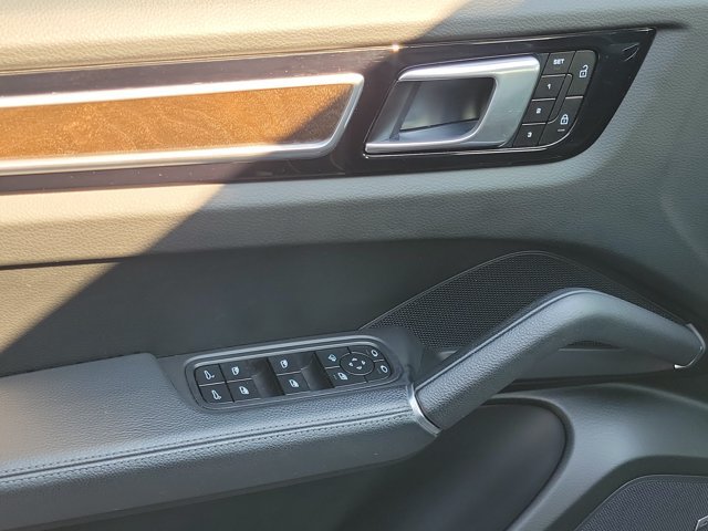 Certified 2023 Porsche Cayenne S Platinum AWD/4WD image 27