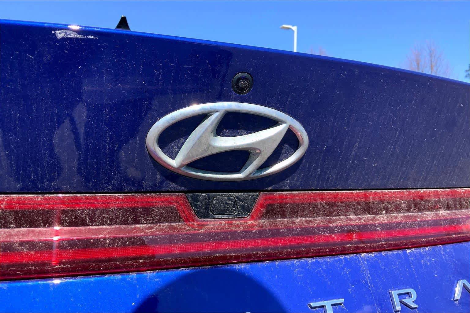 Used 2023 Hyundai Elantra Limited image 31