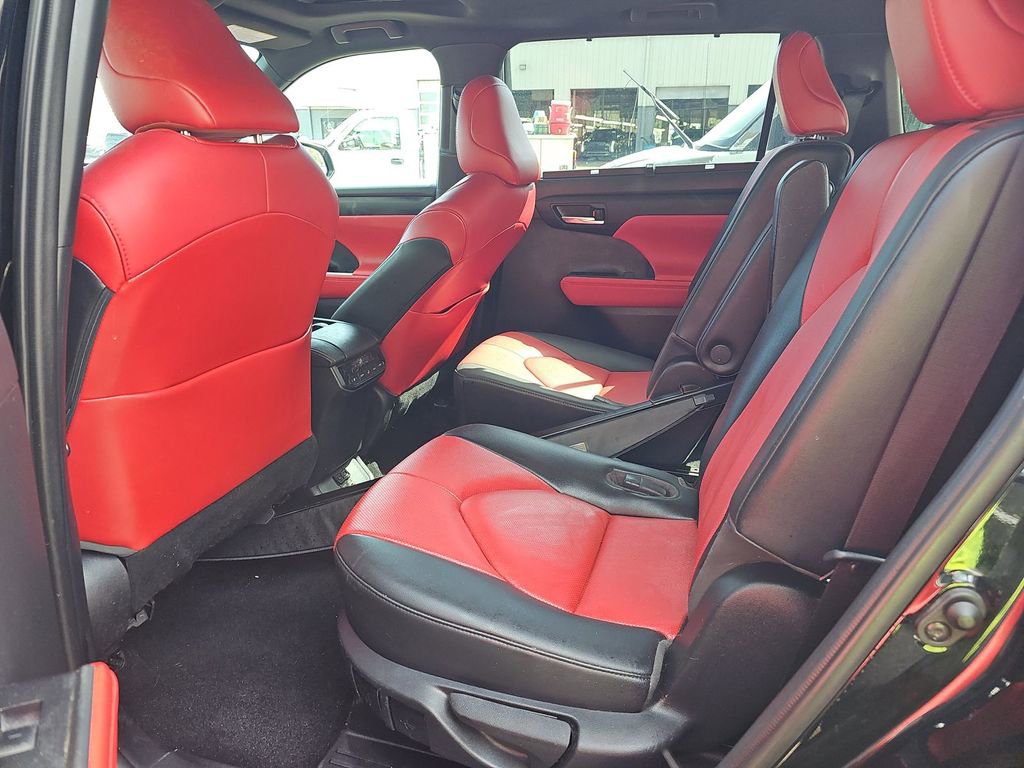 Used 2021 Toyota Highlander XSE image 14