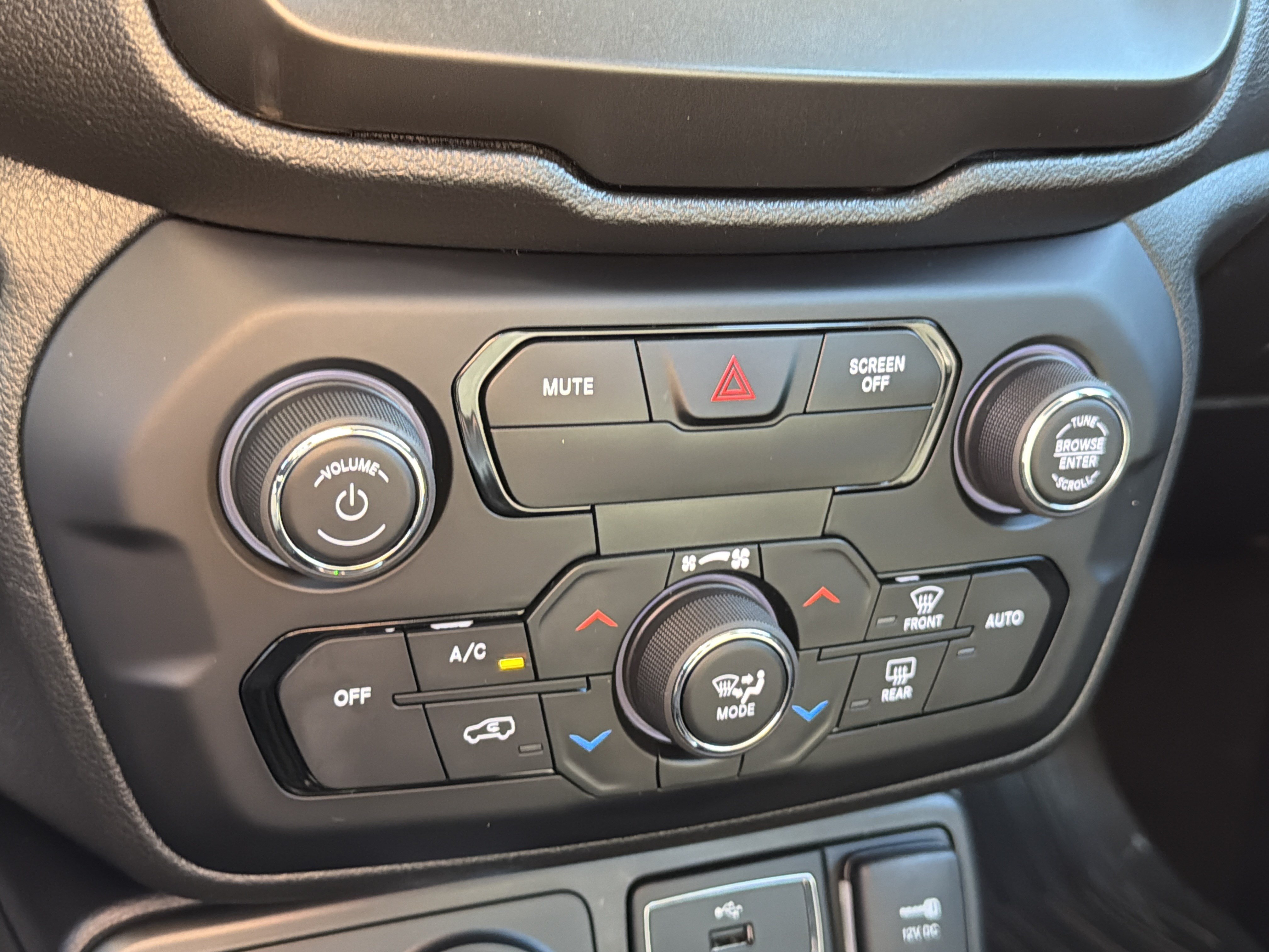 Used 2019 Jeep Renegade Sport w/ UConnect 7.0 Group AWD/4WD image 23