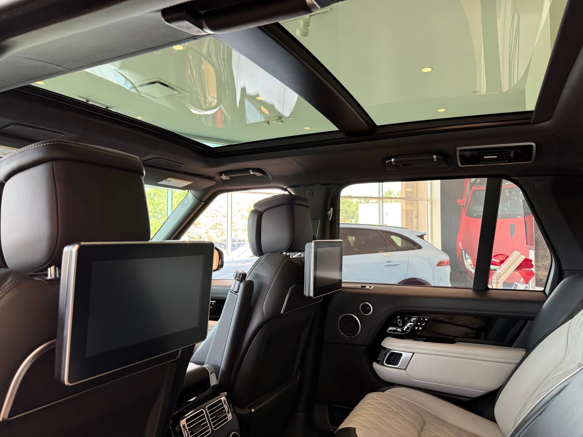 Used 2018 Land Rover Range Rover SV Autobiography Dynamic AWD/4WD image 42