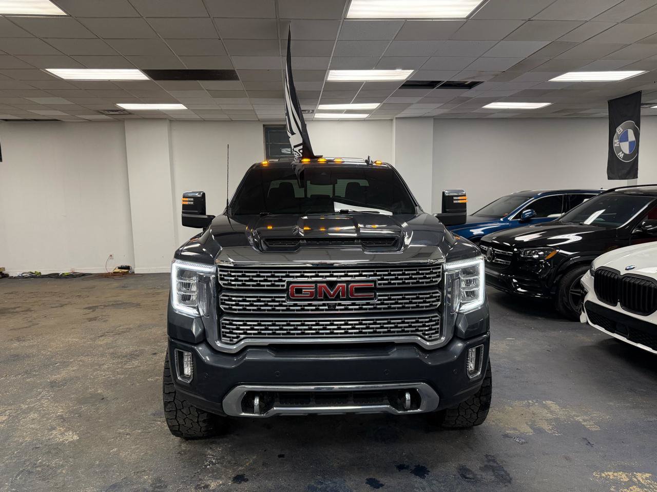 Used 2022 GMC Sierra 3500 Denali w/ Denali Ultimate Package AWD/4WD image 4