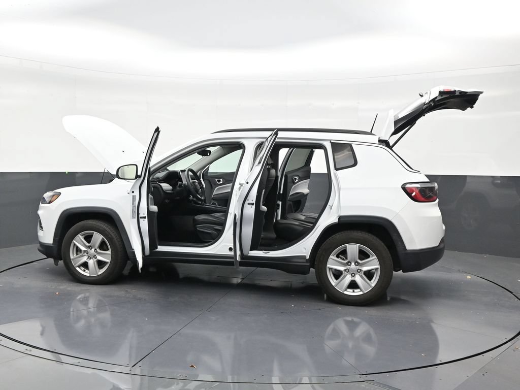 Used 2022 Jeep Compass Latitude FWD image 30