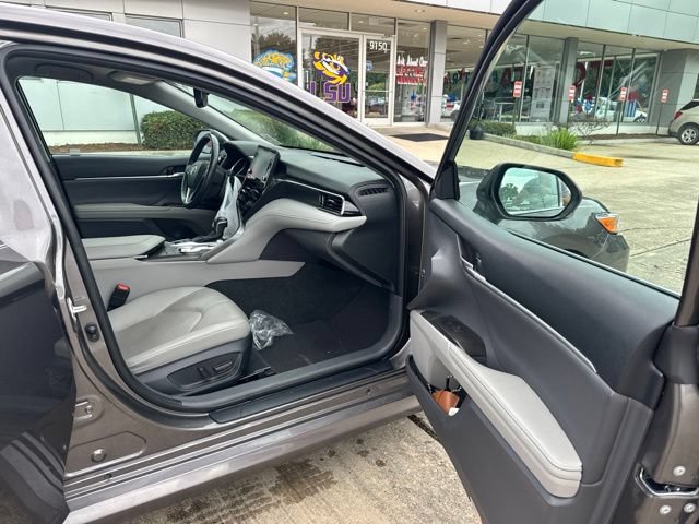 Used 2023 Toyota Camry XLE FWD image 6