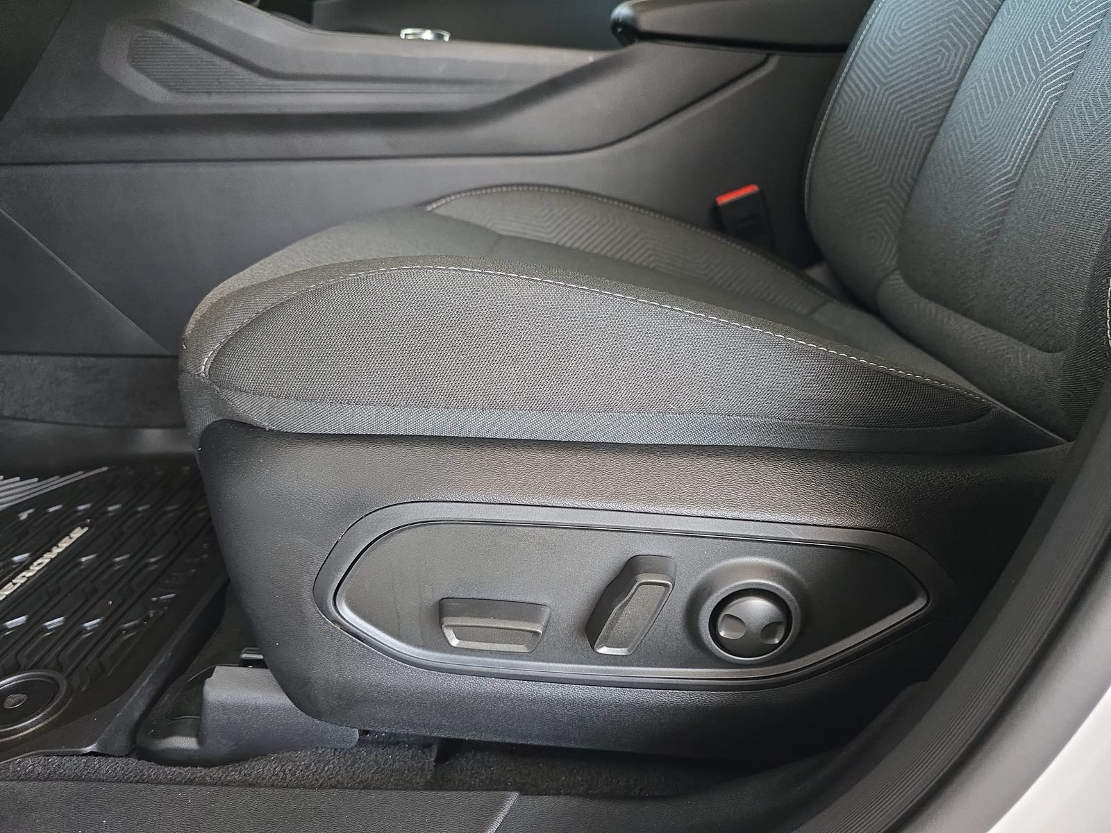 Used 2026 Jeep Cherokee Laredo AWD/4WD image 30