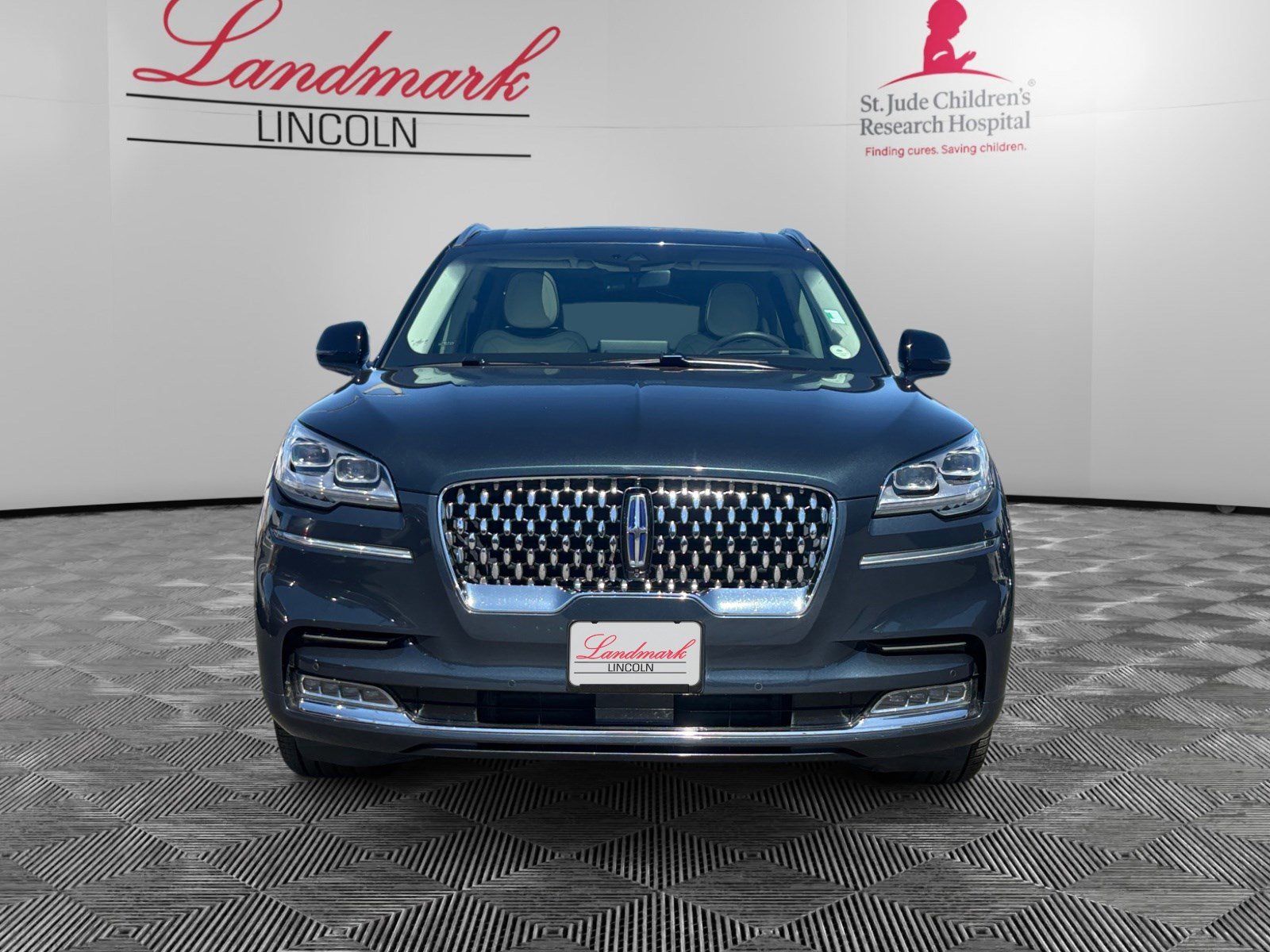 Certified 2023 Lincoln Aviator Black Label Grand Touring w/ Class IV Trailer Tow Package image 8